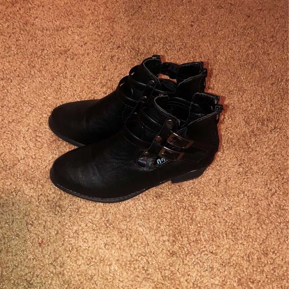 Girls boots